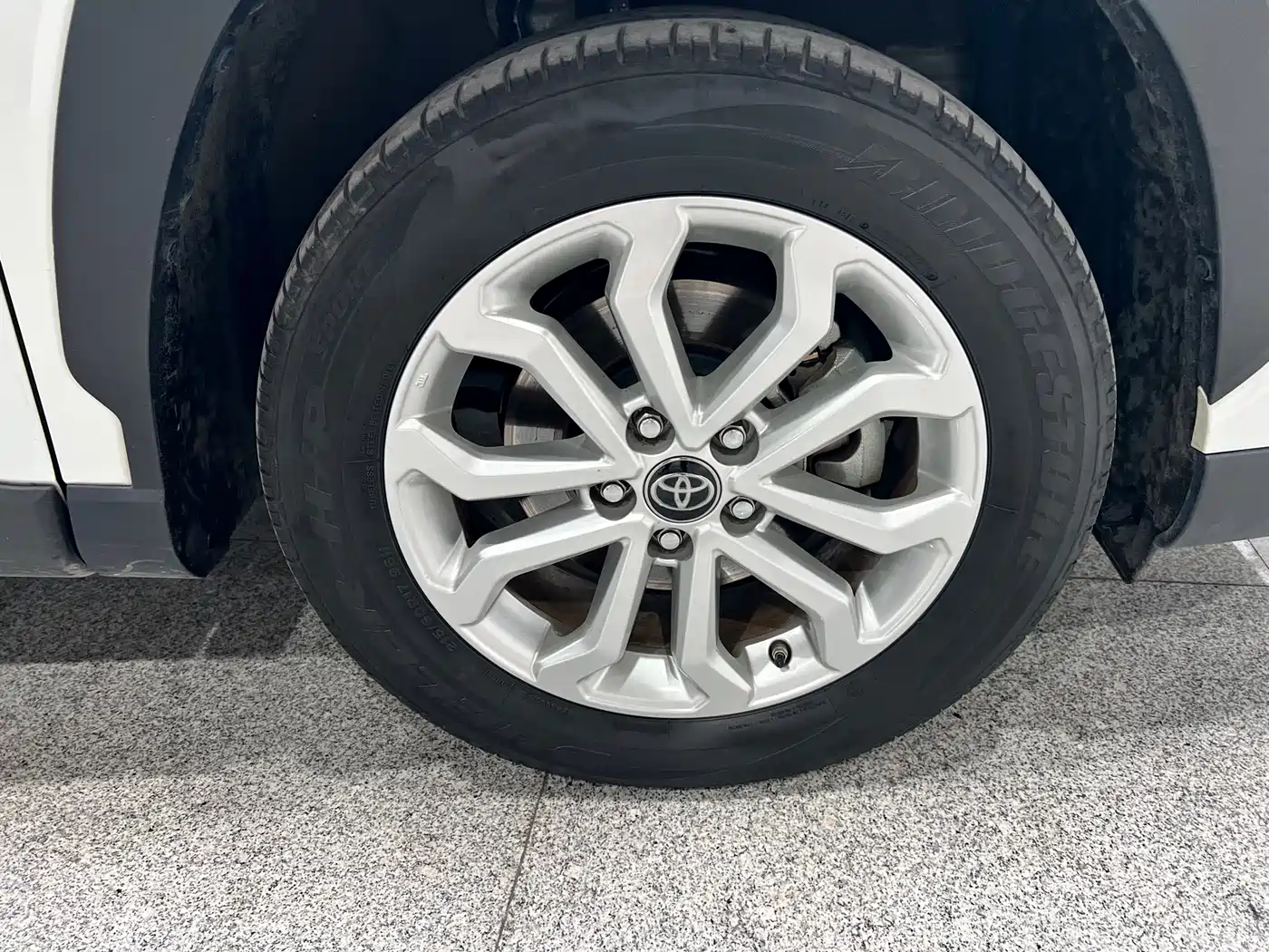 Toyota Frontlander 2023 2.0L CVT Leading Edition фото 12
