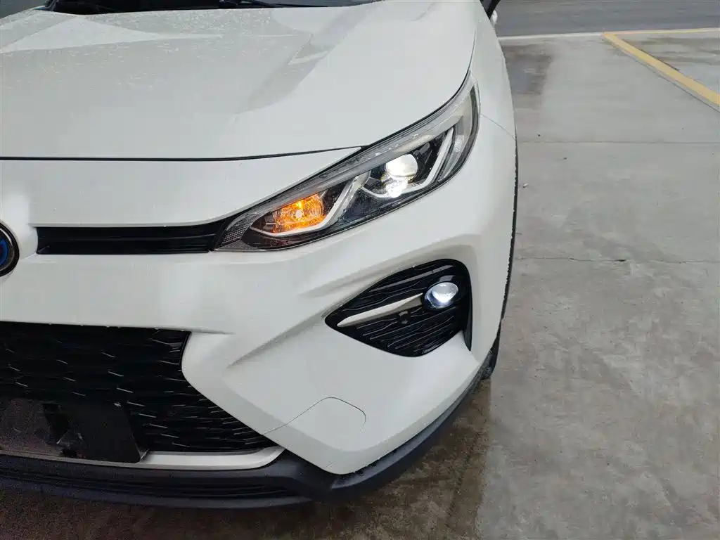 Toyota Wildlander 2022 Hybrid 2.5L E-CVT FWD Premium Edition фото 19