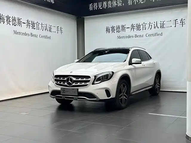 MERCEDES-BENZ GLA