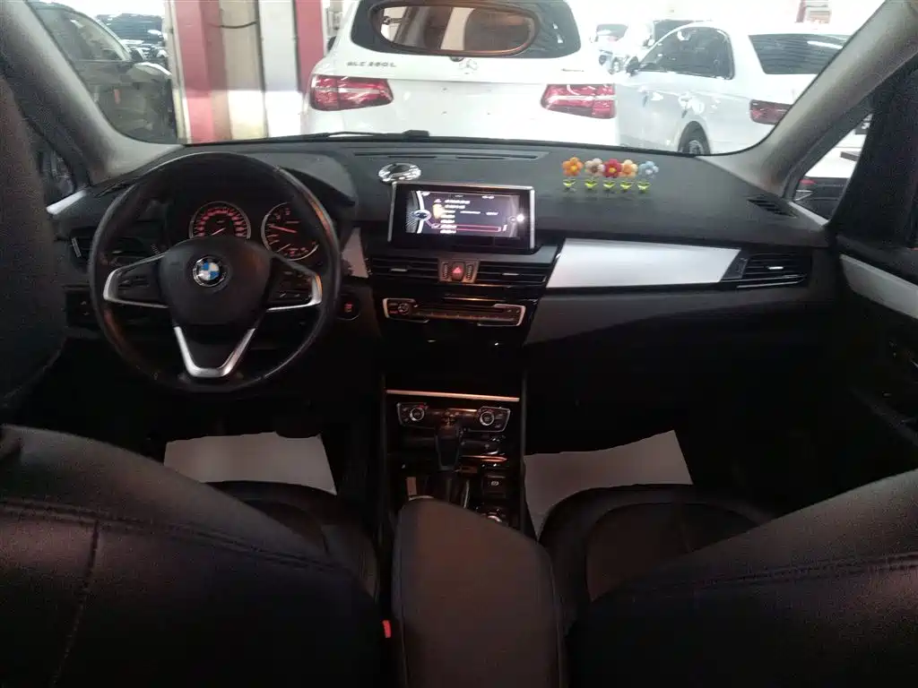 BMW 2 Series Touring 2016 218i Leading фото 6
