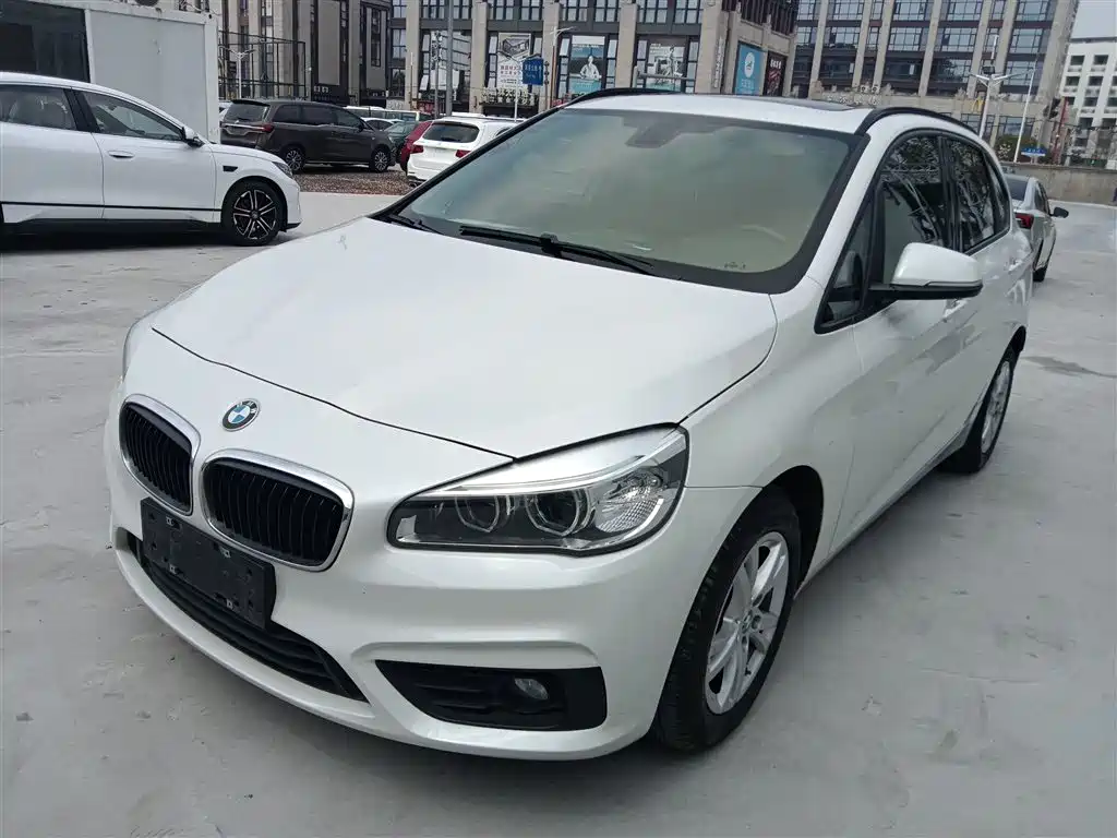 BMW 2 Series Touring 2016 218i Leading фото 2