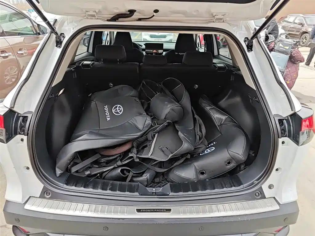 Toyota Frontlander 2023 2.0L CVT Leading Edition фото 15