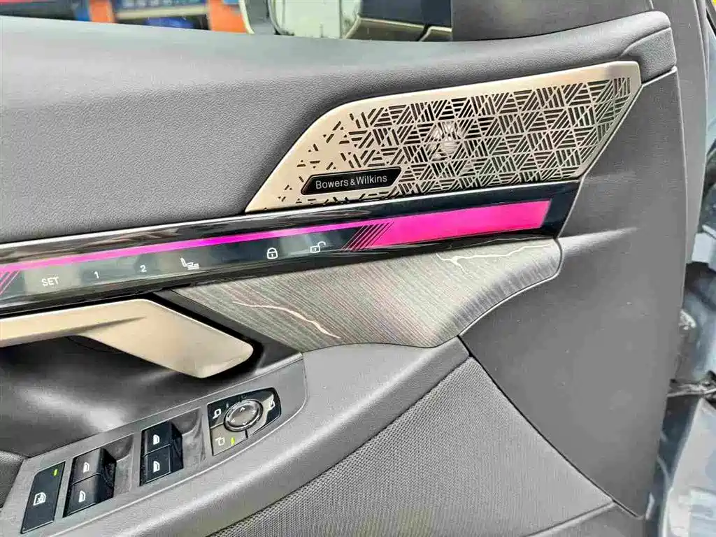 BMW 5 Series 2024 530Li Premium M Sport Package фото 6