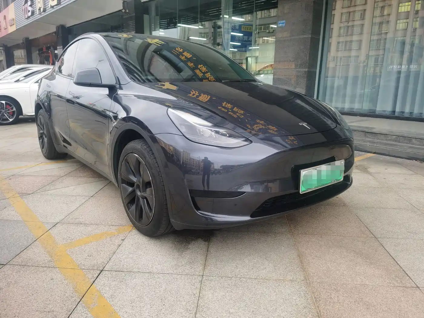TESLA MODEL Y