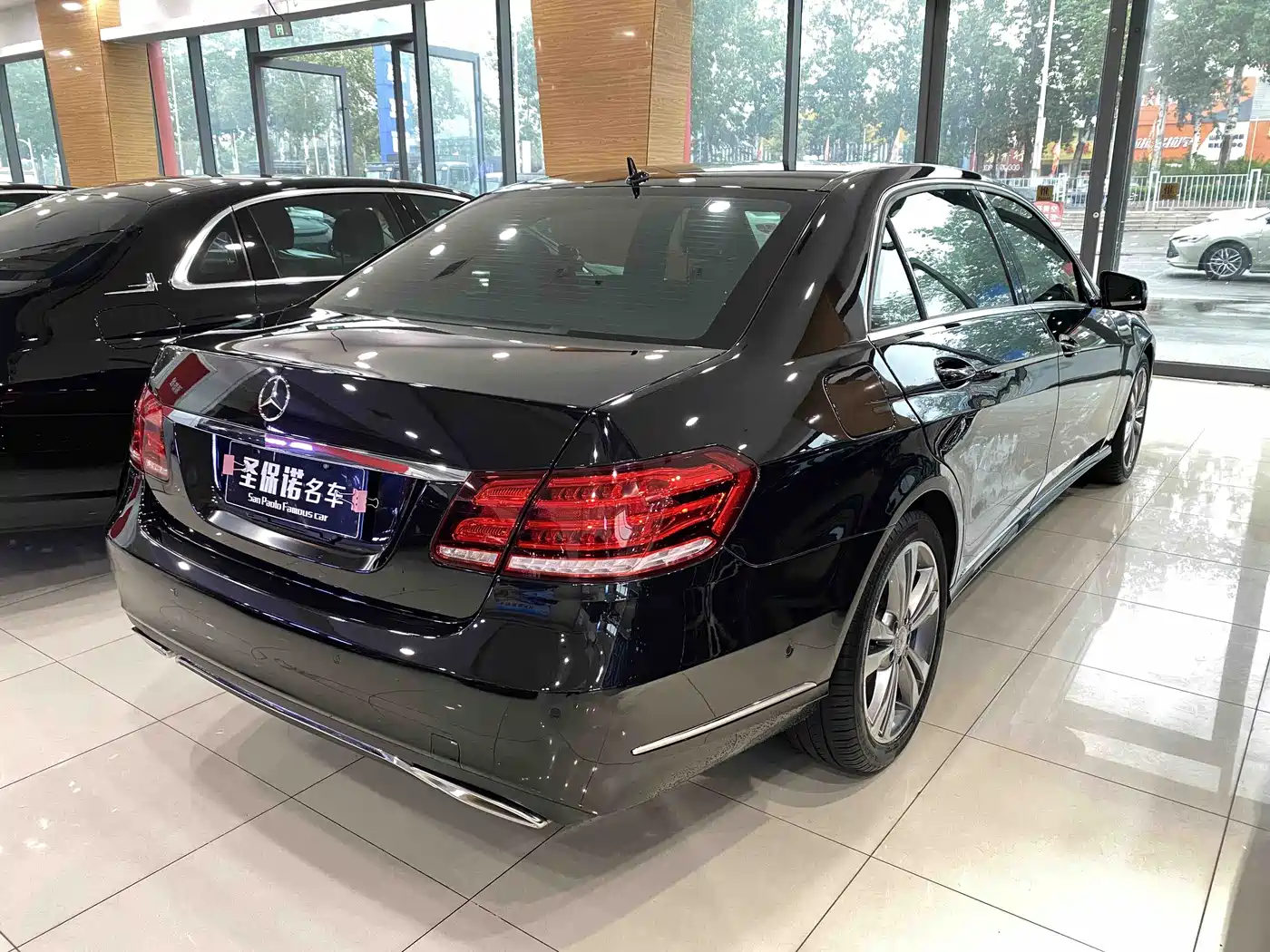 Mercedes-Benz E-Class 2015 E 200 L Sport фото 4