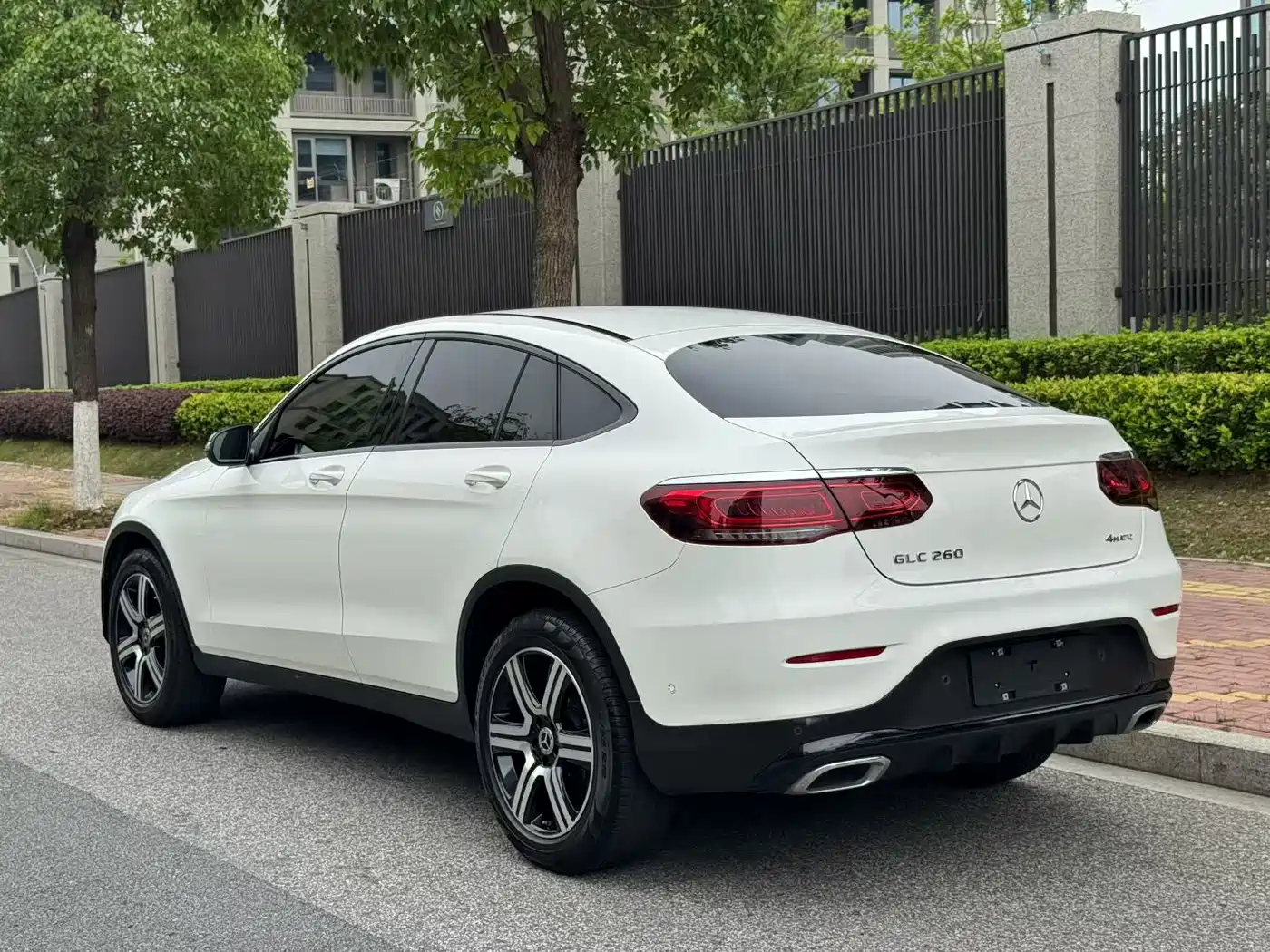 Mercedes-Benz GLC Coupe 2022 Facelift GLC 260 4MATIC Coupe SUV фото 11