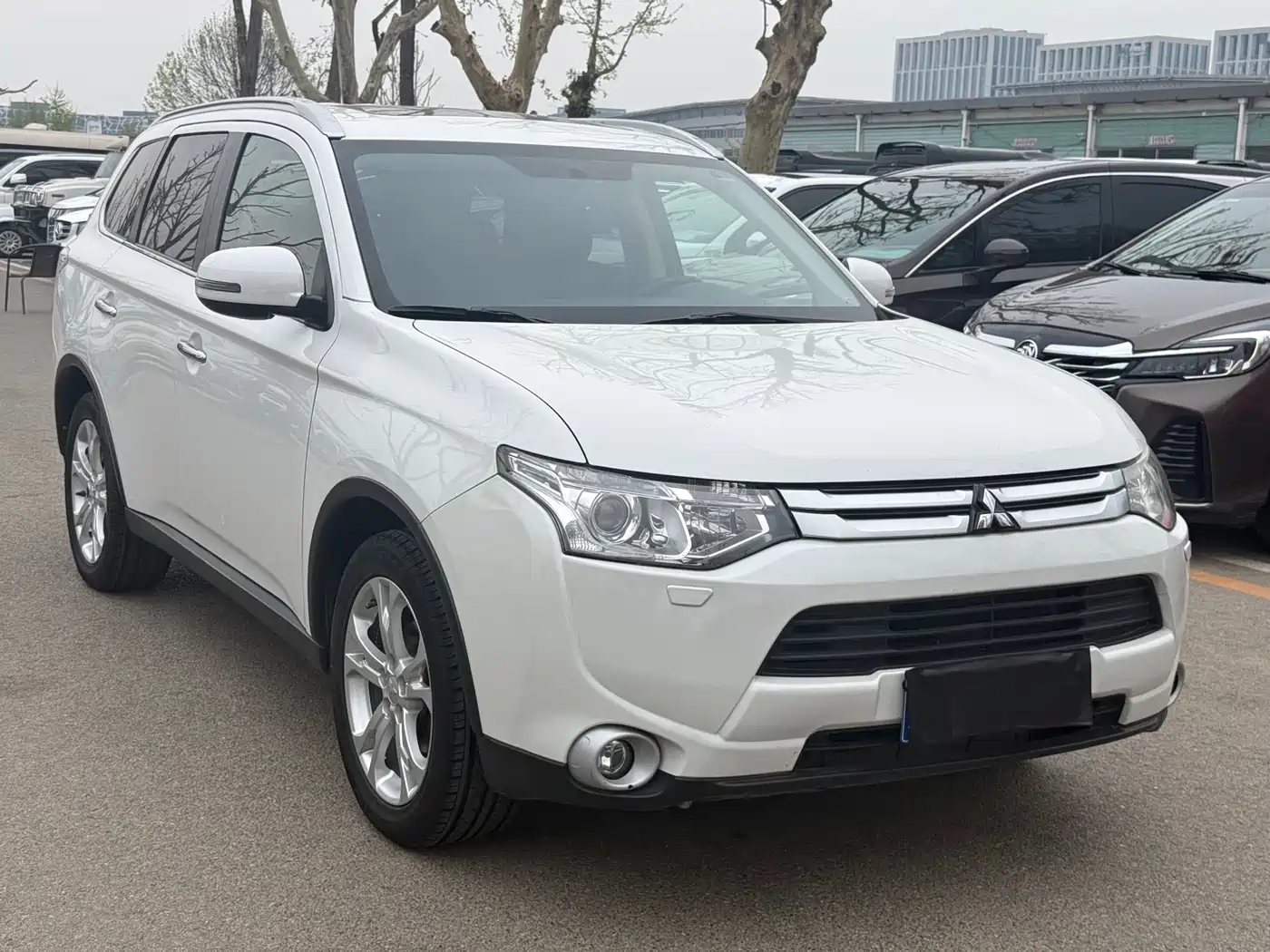 Mitsubishi Outlander (Import) 2014 2.4L 4WD Luxury Value Edition 7-seater фото 12