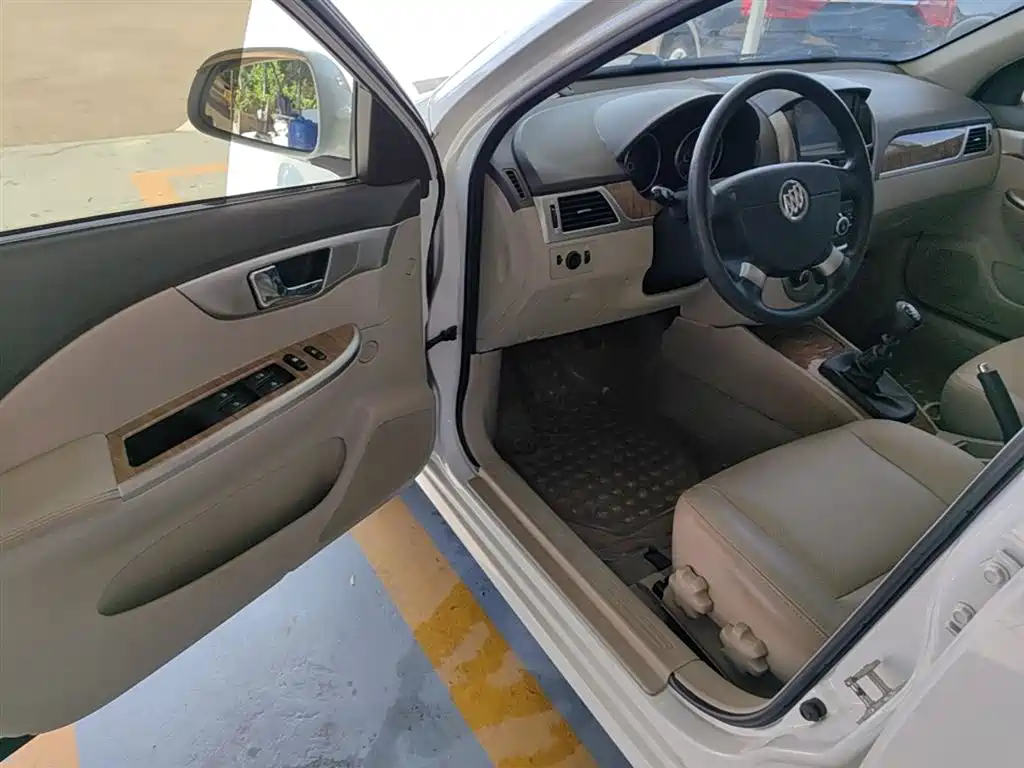Buick Excelle 2015 1.5L Manual Classic фото 16