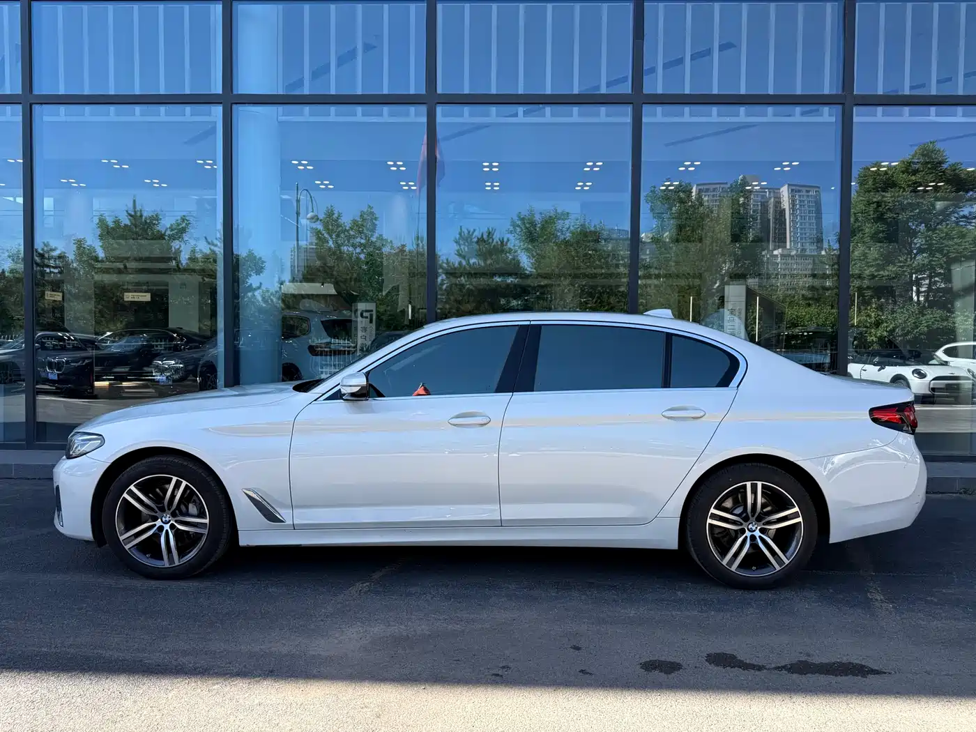 BMW 5 Series 2022 530Li Leading Luxury Package фото 3