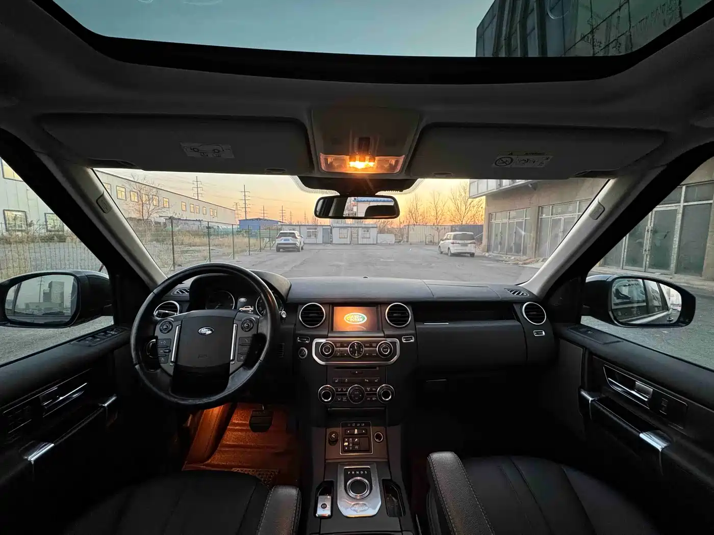 Land Rover Discovery 2014 3.0 SDV6 HSE Diesel фото 9