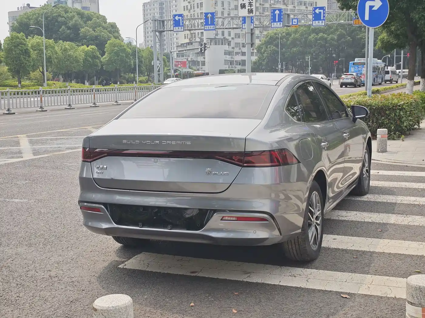 BYD Qin PLUS 2023 Champion Edition DM-i 120KM Leading Type фото 15