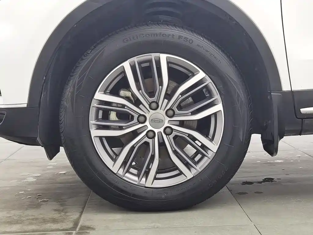 Photo 17 - Geely Atlas