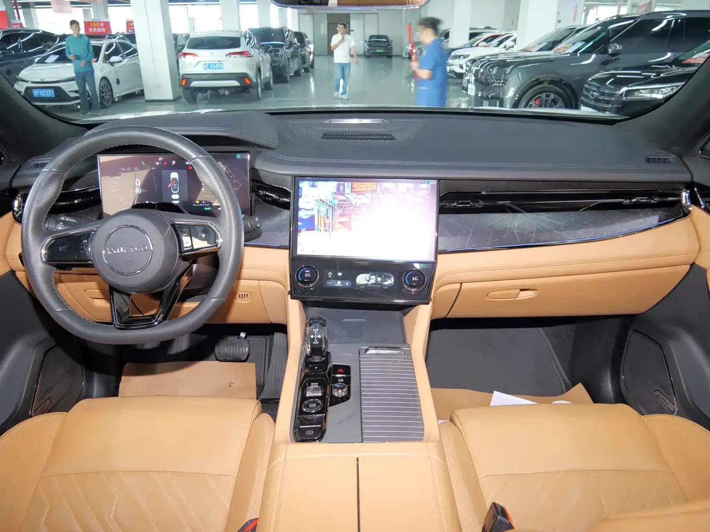 Lynk & Co 09 EM-P 2021 2.0T PHEV Halo 6-seater фото 16