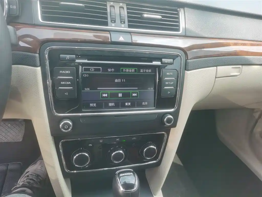 Škoda Superb 2013 1.8TSI Automatic Elite Edition фото 9