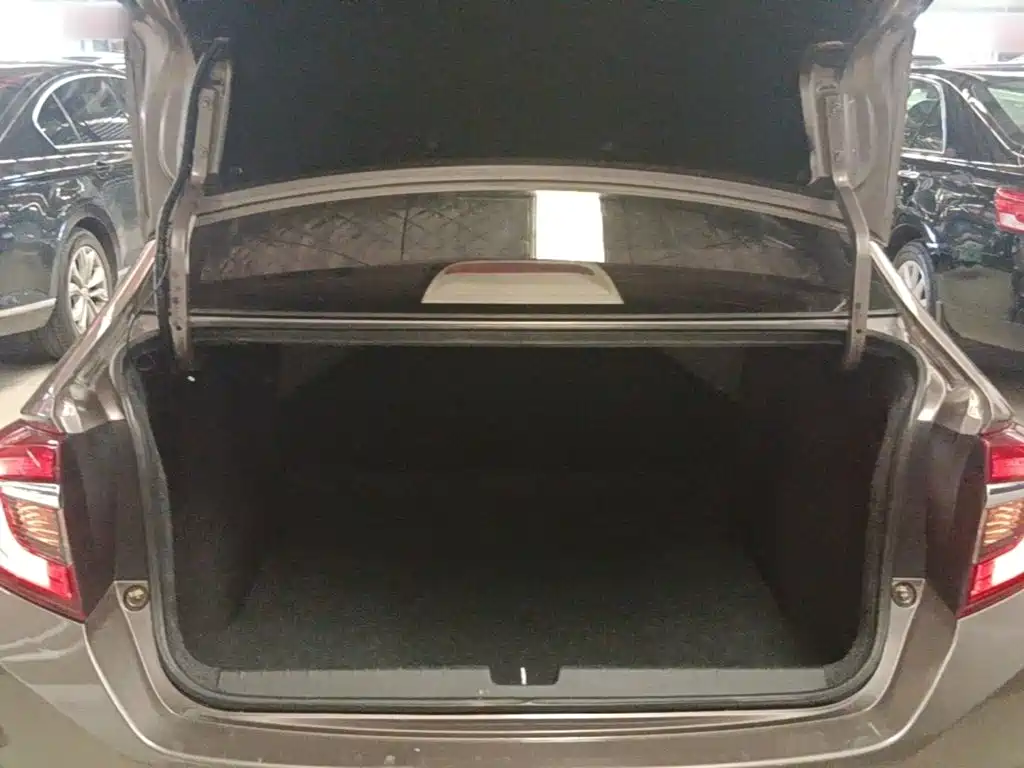 Honda Greiz 2016 2016 1.5L Manual Classic Edition