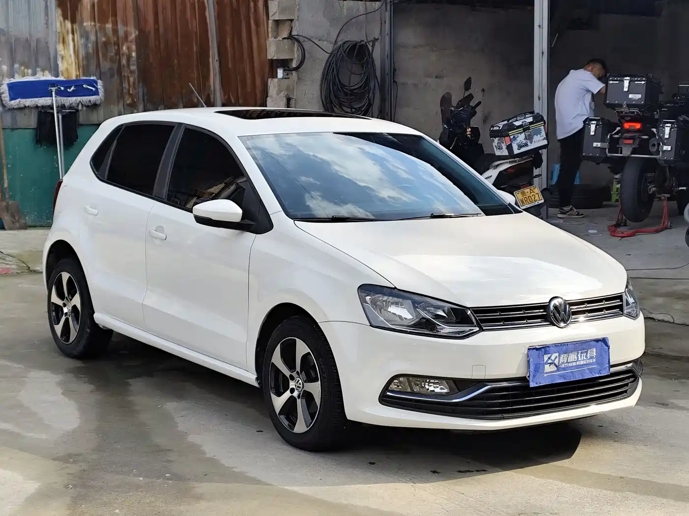 Volkswagen Polo 2016 1.6L Automatic Comfort фото 3