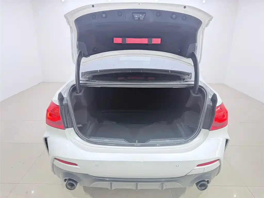BMW 1 Series 2022 120i M Sport Shadow Edition фото 14