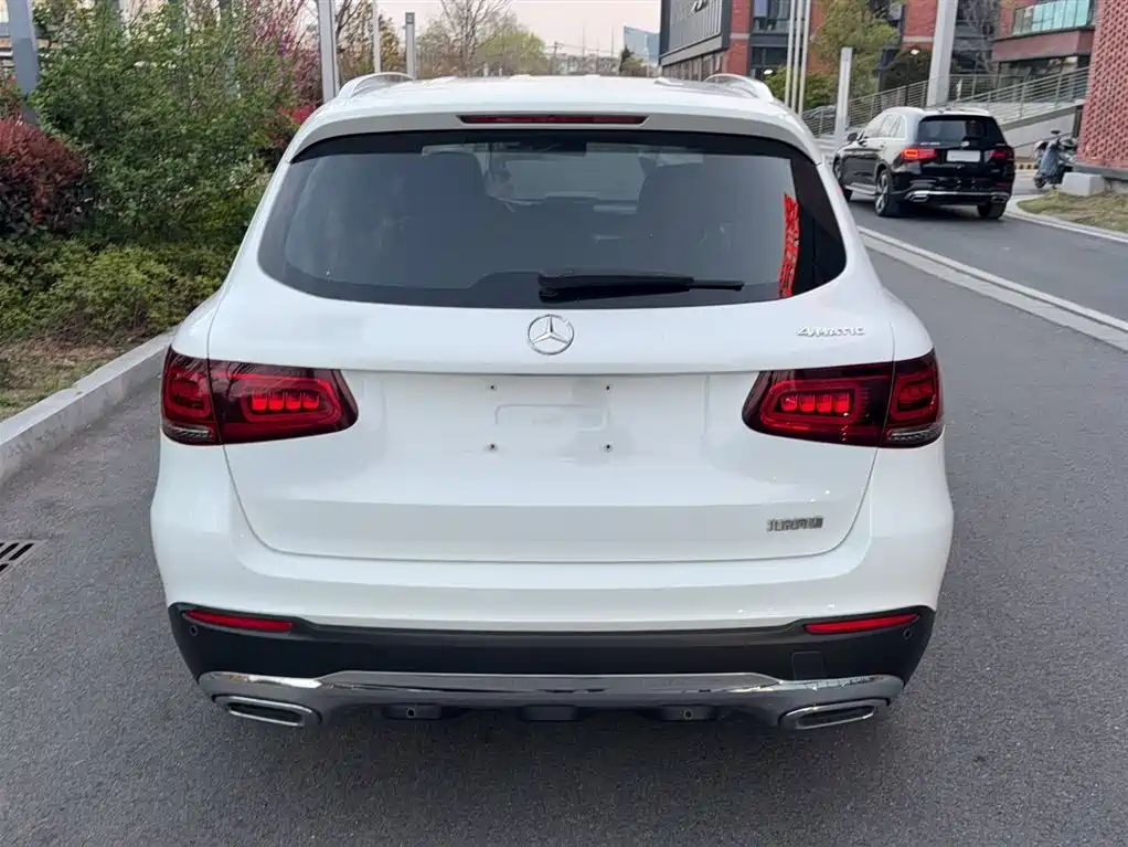 MERCEDES-BENZ GLC