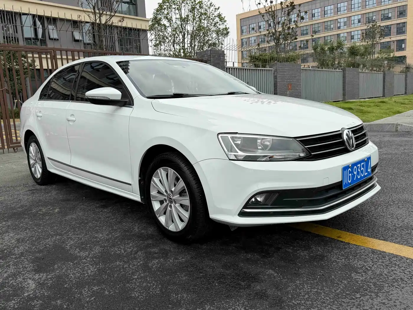 Volkswagen Sagitar 2015 230TSI Automatic Comfort фото 3