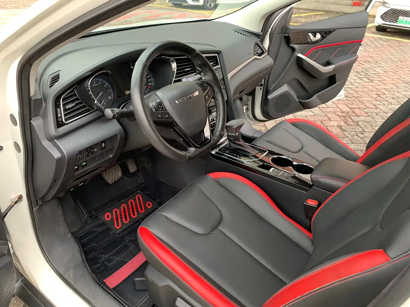 Venucia D60 2020 2019 100K Glory 1.6L XL CVT Chen Ku Edition China V