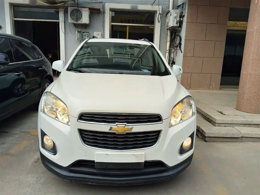 Chevrolet Trax 2016 1.4T Automatic 2WD Comfort Sunroof Edition фото 3