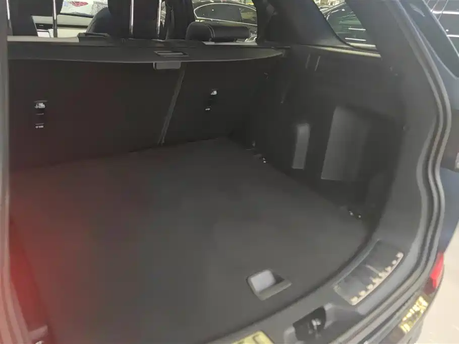 Land Rover Discovery Sport 2022 Model 249PS R-Dynamic SE Performance Tech Edition 5-Seater фото 4