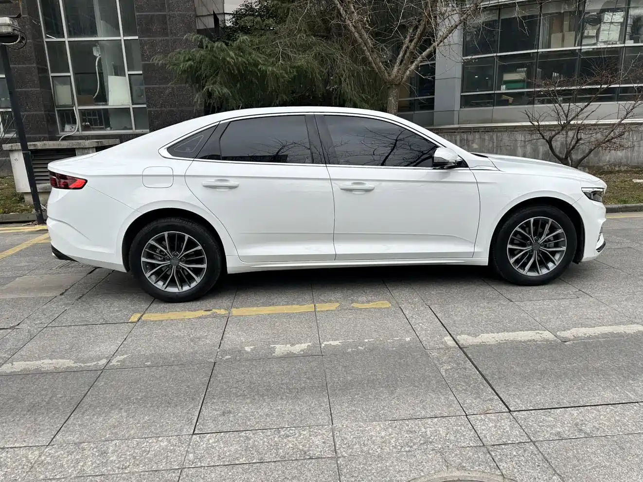 Фото 9 - Geely Preface