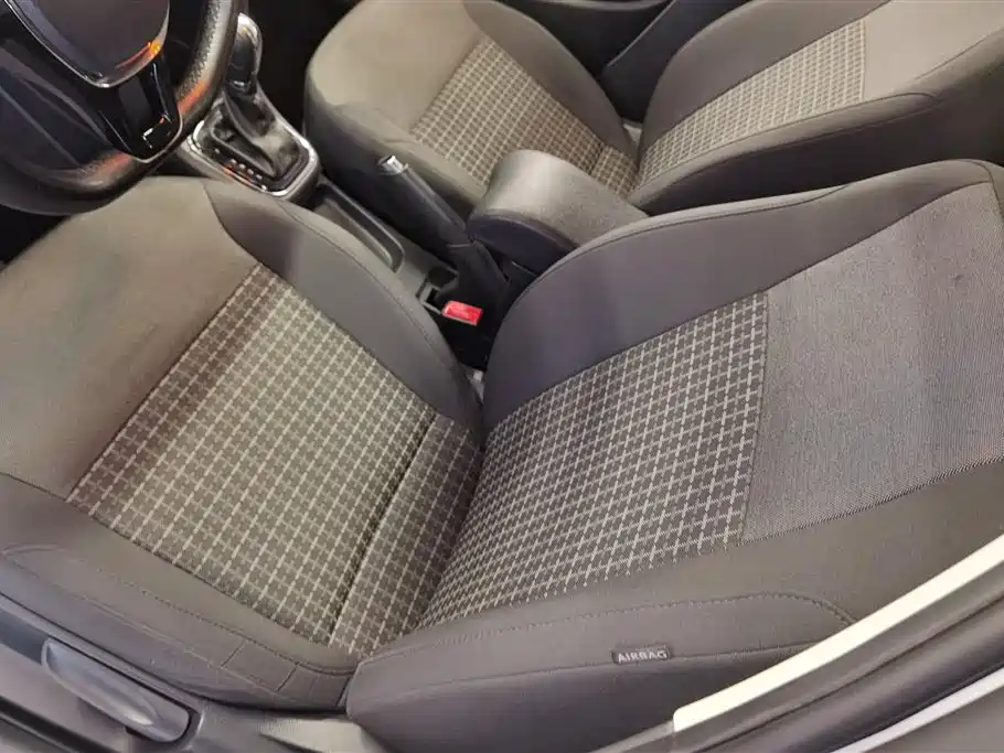 Volkswagen Polo 2016 1.6L Automatic Comfort фото 9