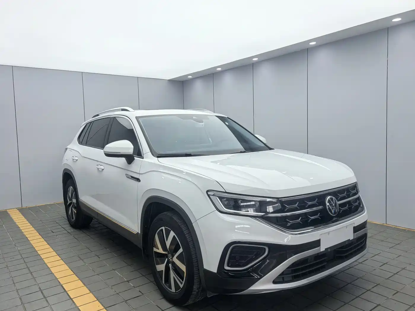 Volkswagen Tayron 2023 280TSI 2WD Luxury Plus Advanced Edition фото 3