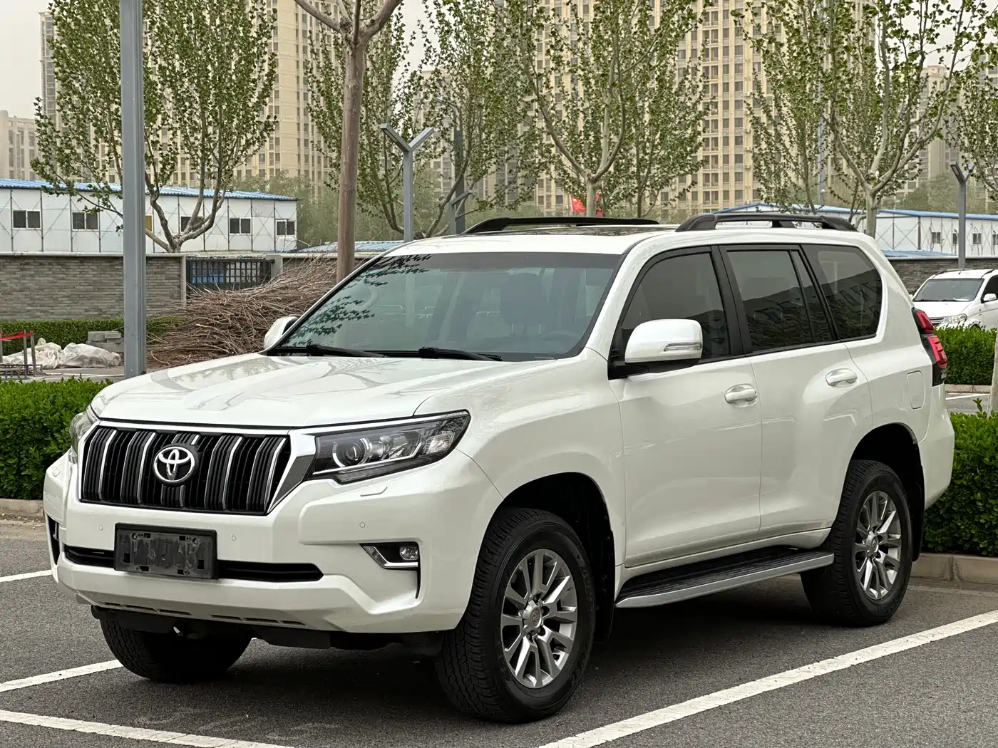 Toyota Prado 2018 3.5L Automatic TX-L NAVI Rear-mounted Spare Tire