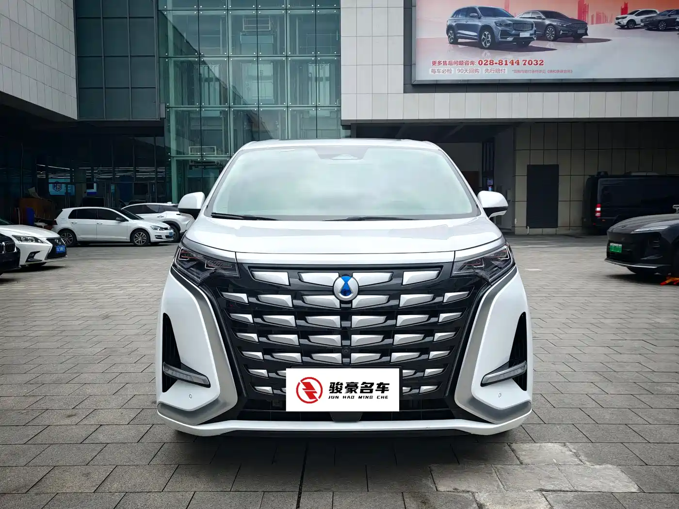 Denza D9 2022 DM-i 970 AWD Flagship фото 2