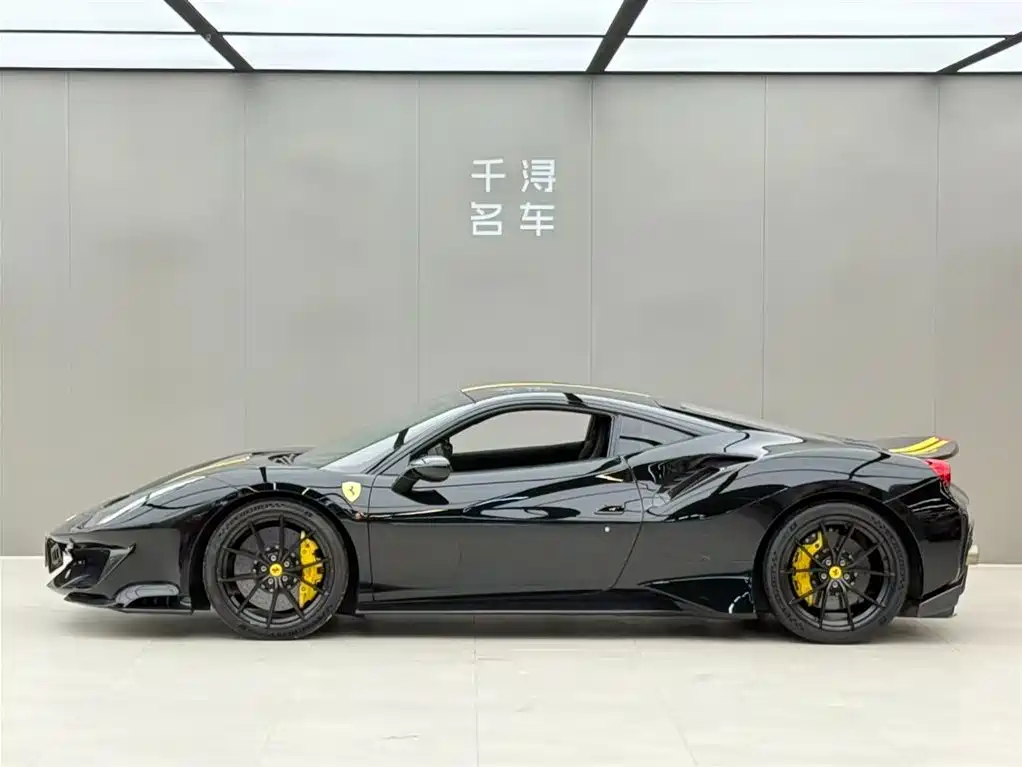 Ferrari 488 2018 488 Pista фото 3