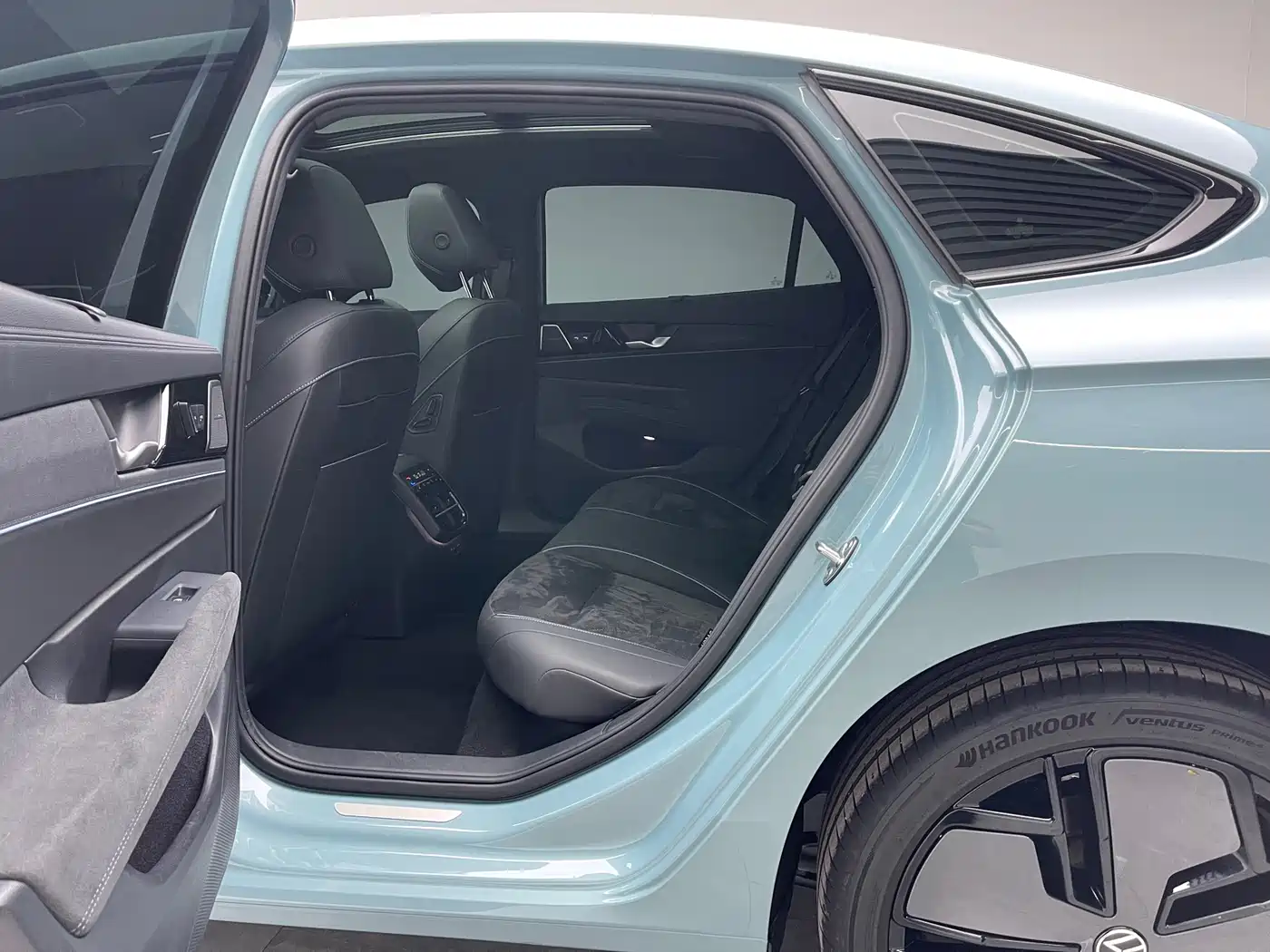 Volkswagen Passat 2025 Model Pro 380TSI Starlight Dragon Premium Edition фото 17