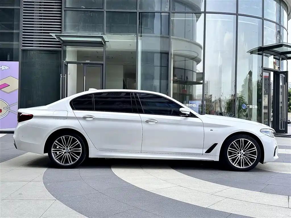 BMW 5 Series 2018 Facelift 530Li Exclusive M Sport Package фото 39