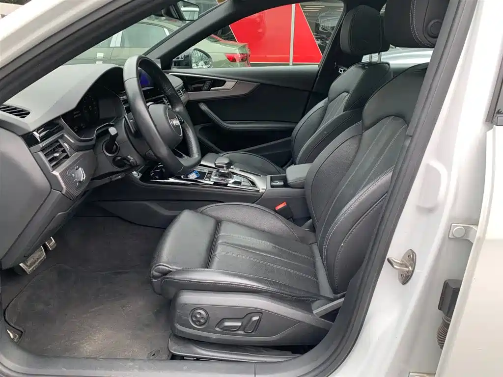Audi A4L 2023 40 TFSI quattro Luxury Sport фото 9