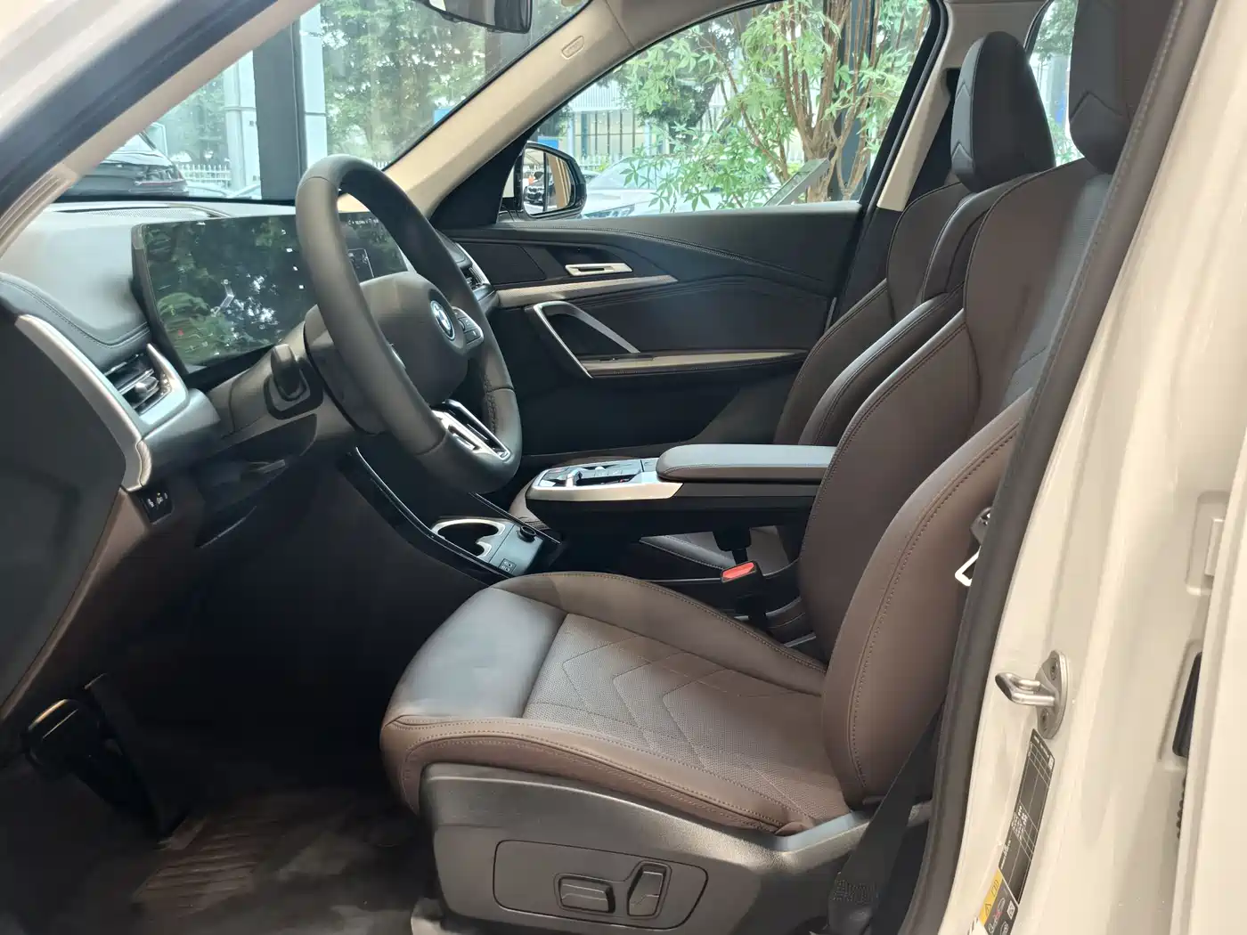 BMW iX1 2025 eDrive25L M Sport Package фото 6