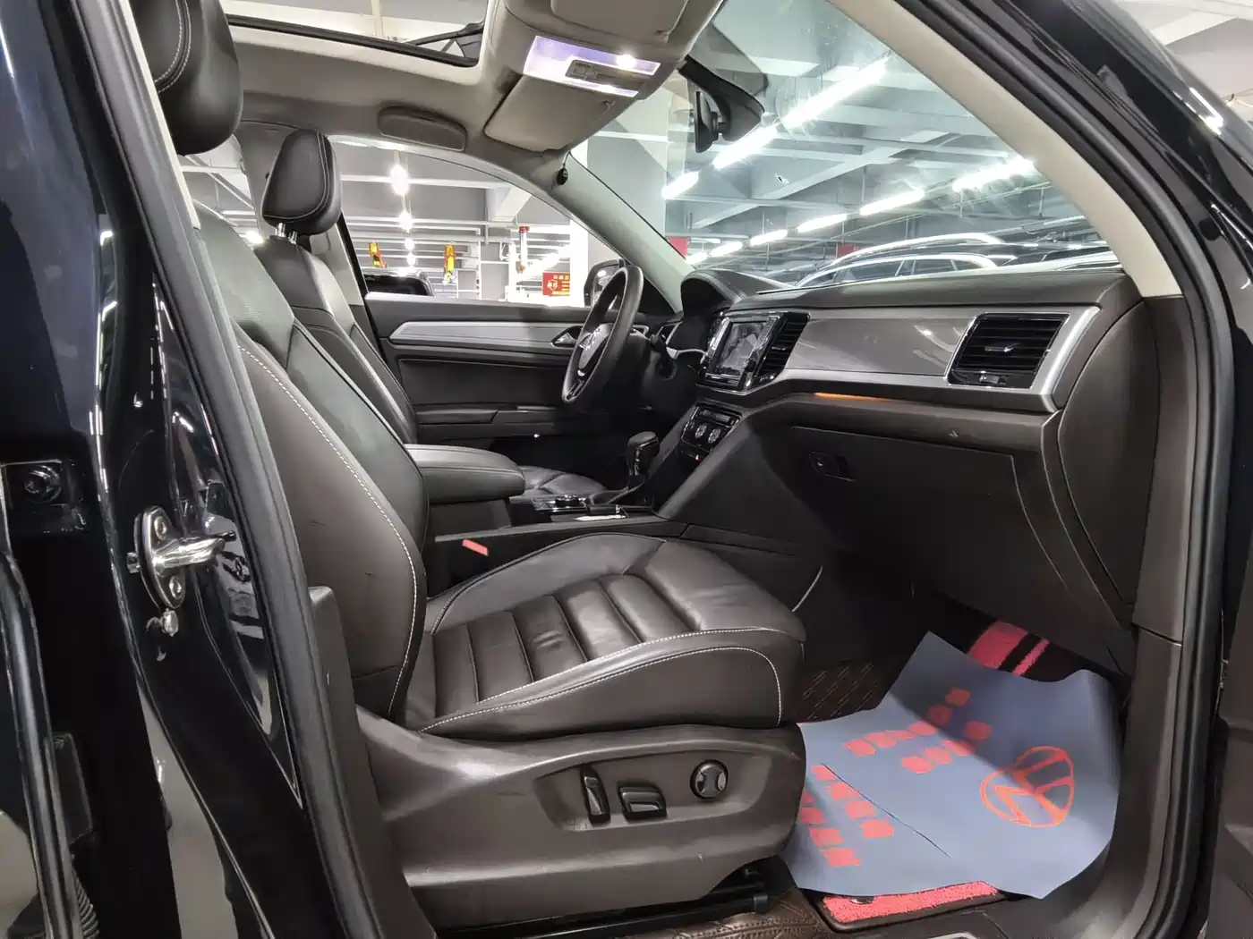 Volkswagen Teramont 2017 530 V6 4WD Luxury Edition фото 16