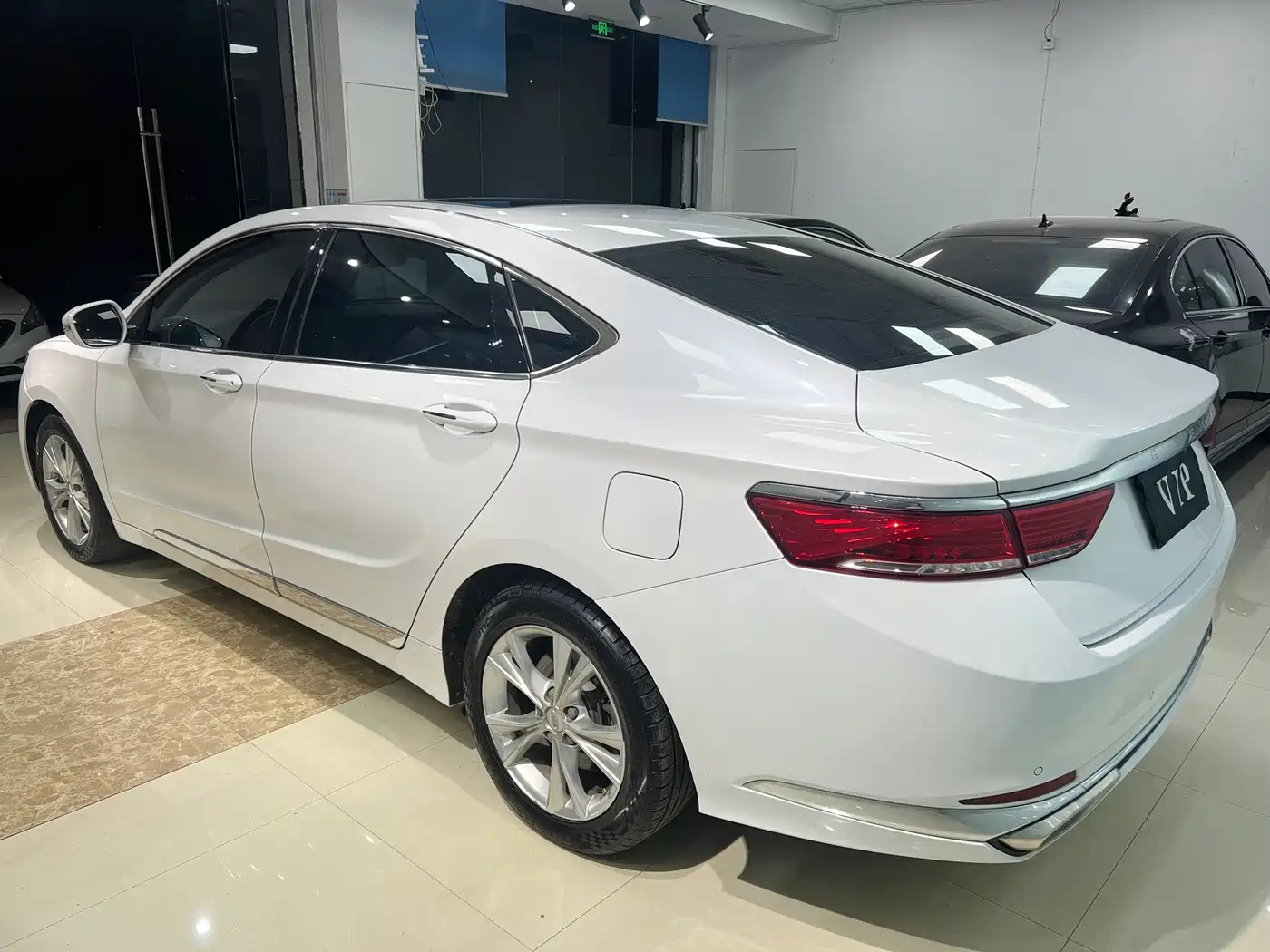 Фото 3 - Geely Borui