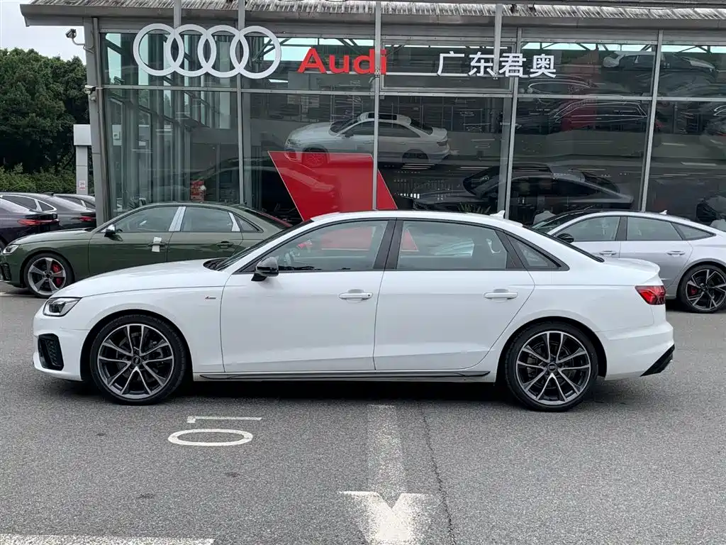 Audi A4L 2023 40 TFSI quattro Luxury Sport фото 3