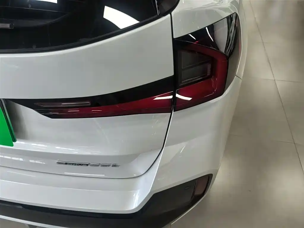 BMW iX1 2023 eDrive25L M Sport Package фото 8