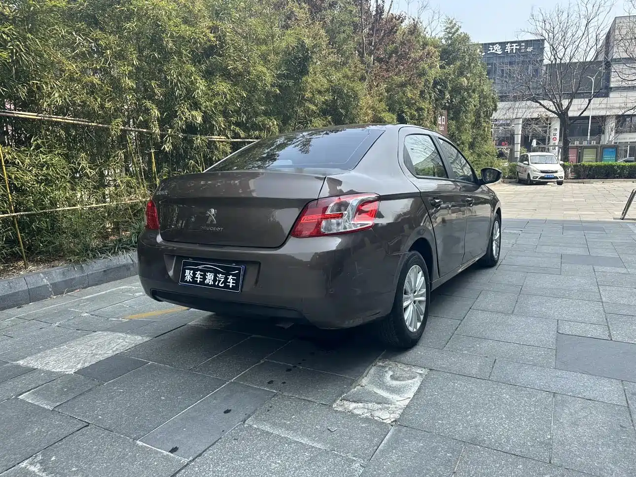 Peugeot 301 2014 1.6L Automatic Luxury Edition фото 4