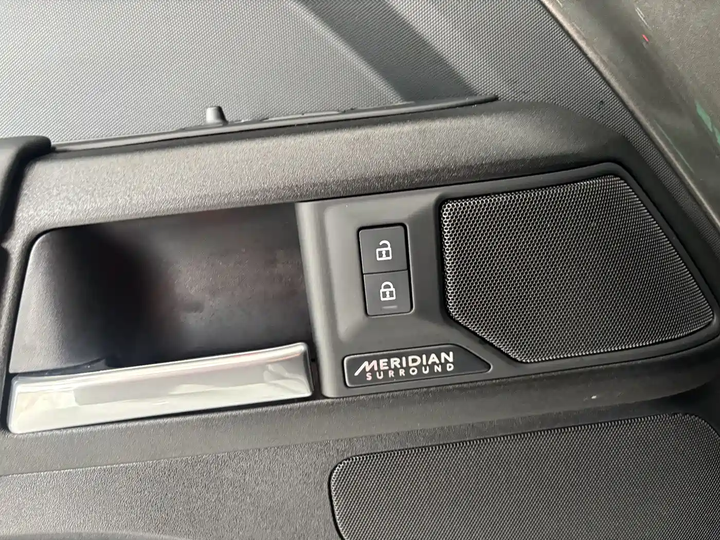 Land Rover Defender 2025 110 3.0T P400 X фото 11