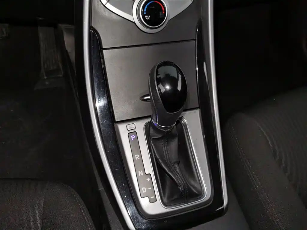 Hyundai Langdong 2015 1.6L Auto Premium фото 10