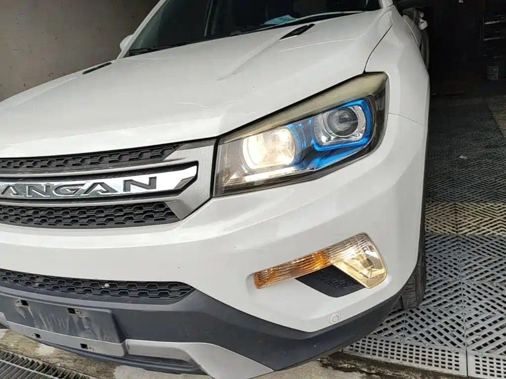 Фото 24 - Changan CS75