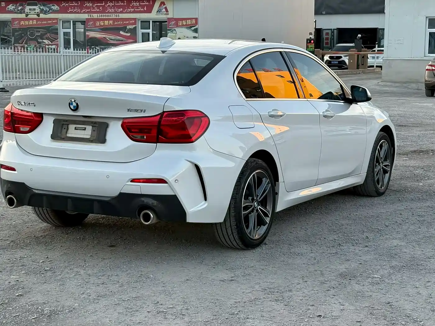 BMW 1 Series 2023 120i M Sport Shadow Edition фото 7