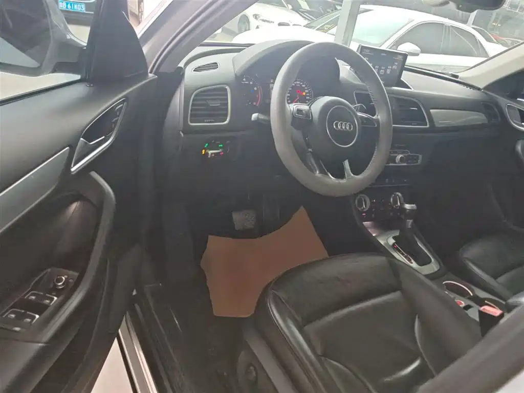Audi Q3 2015 35 TFSI quattro Technology фото 16