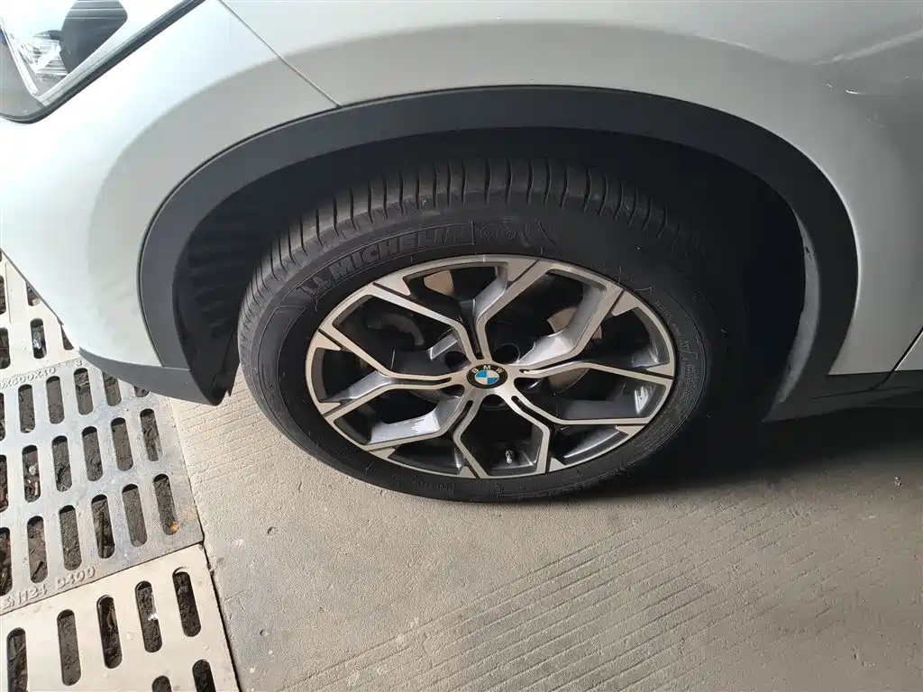 BMW X1 2022 sDrive25Li Leading фото 25