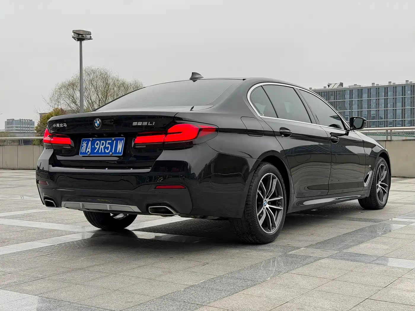 BMW 5 SERIES