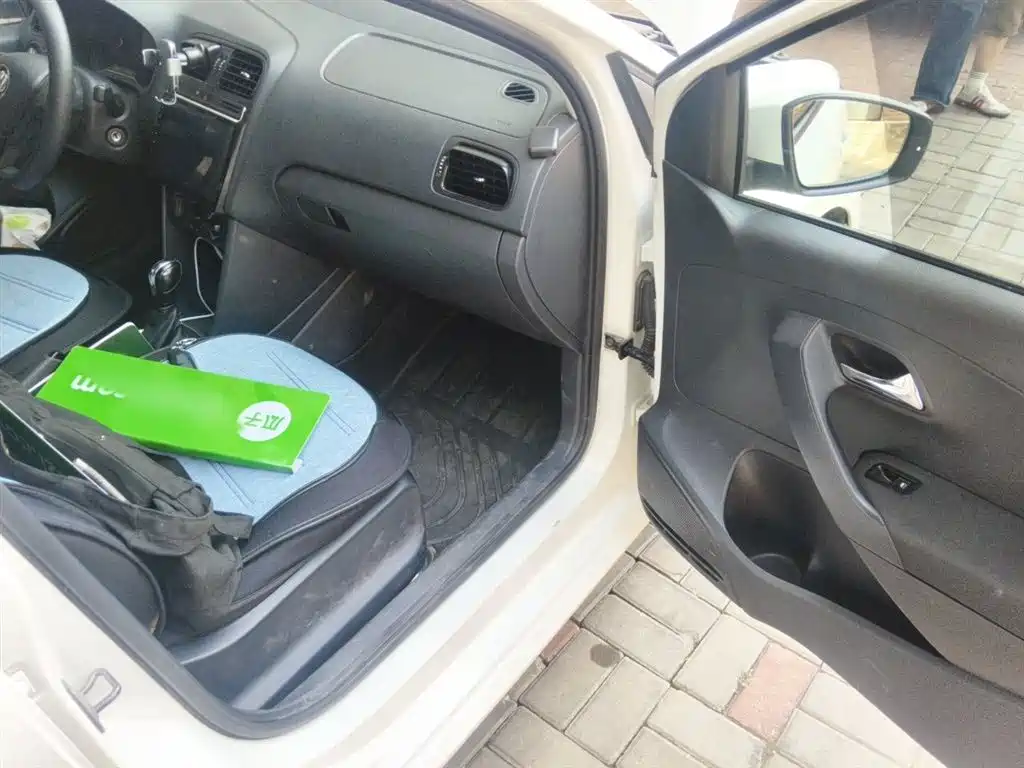 Volkswagen Polo 2016 1.4L Automatic Trend фото 19