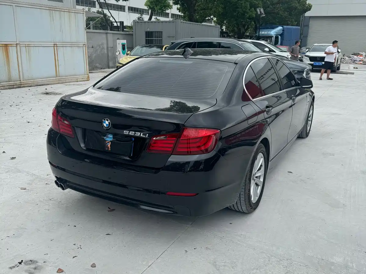 Фото 14 - BMW 5 Series